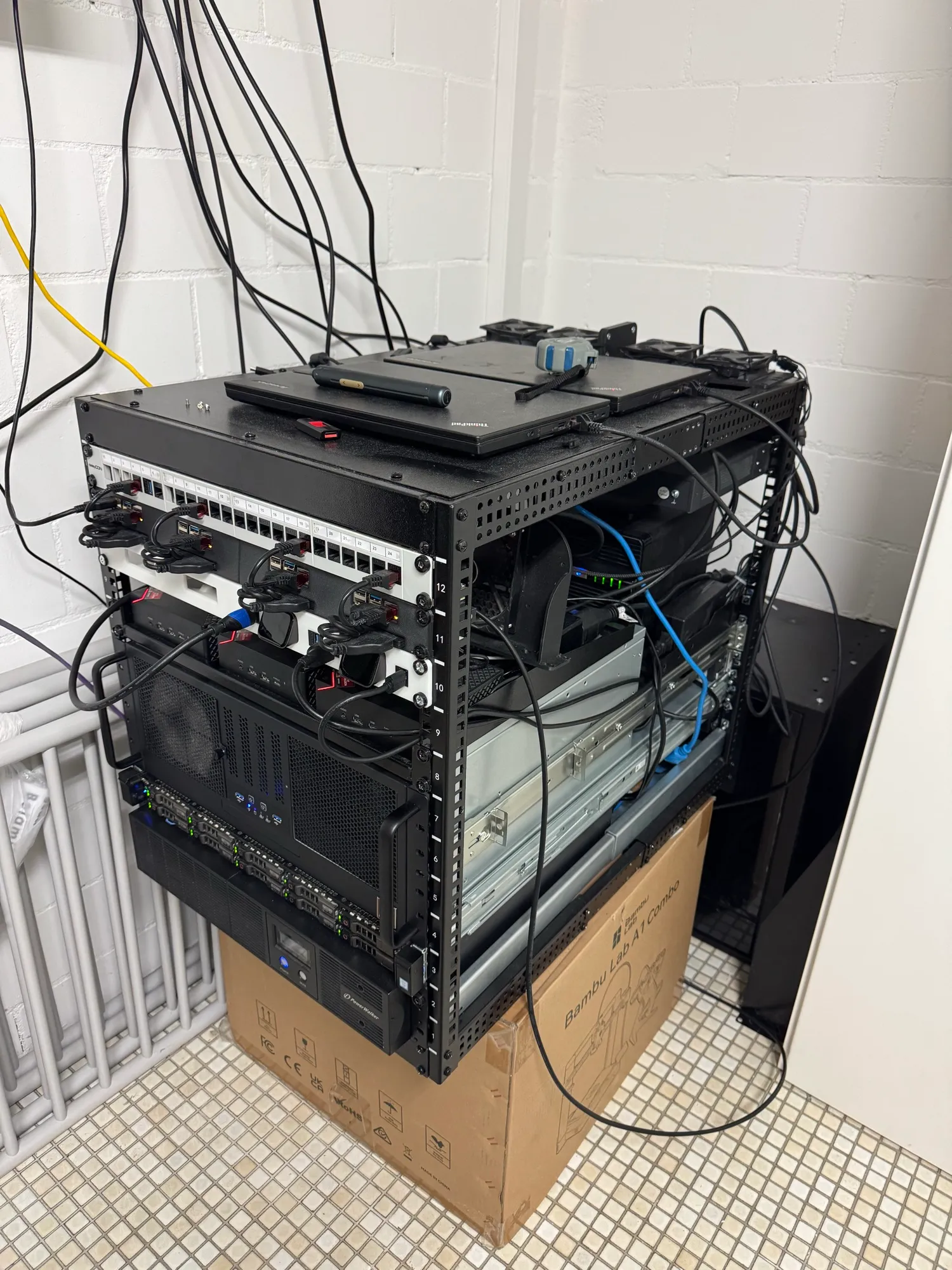 The pitower rack: mini PCs, a Dell R630, Raspberry Pis, switches and a UPS